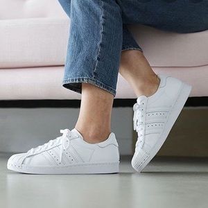 All white adidas superstar shoes!!🌟🌟